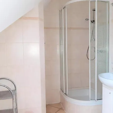 Large, Comfortable Near The Holiday home *